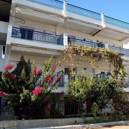 Maria Konstantinidis Apartments Nea Poteidaia Bagian luar foto