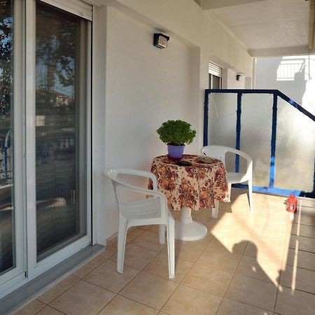 Maria Konstantinidis Apartments Nea Poteidaia Bagian luar foto