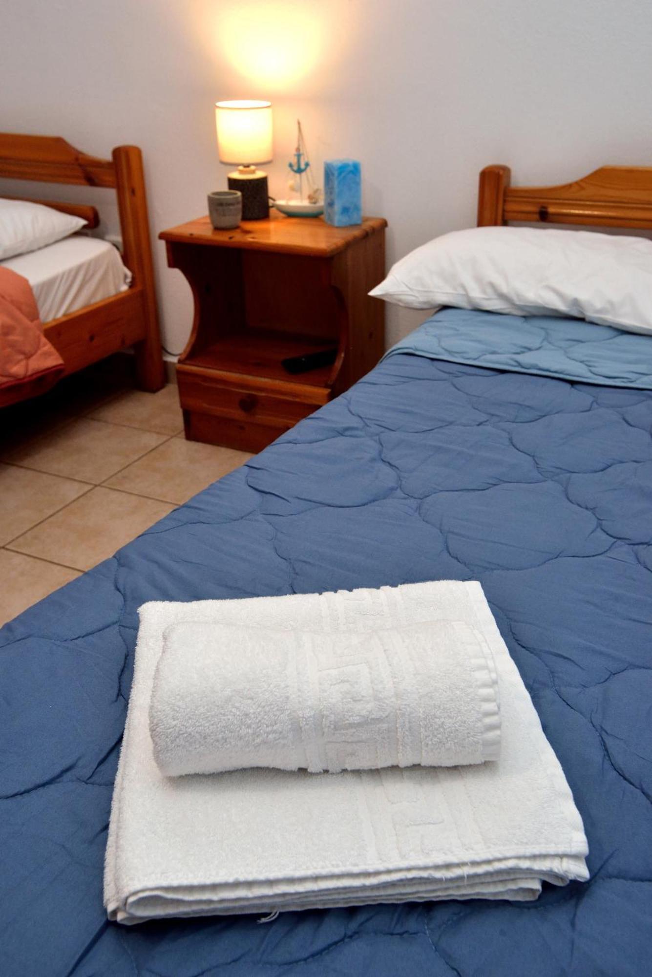 Maria Konstantinidis Apartments Nea Poteidaia Bagian luar foto